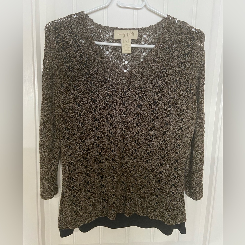 Easy Spirit - crochet 3/4 sleeve, v-neck top. Size L